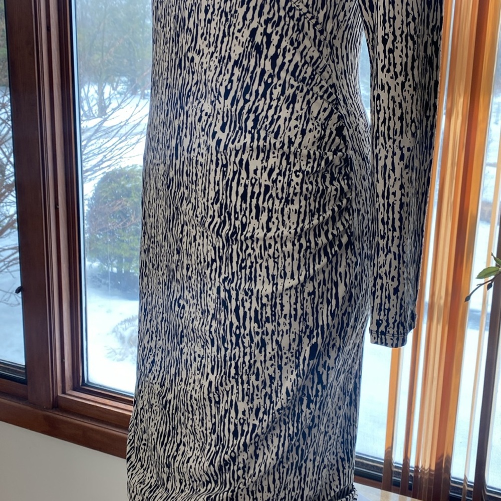 NWT banana republic dress w/ruching side,stretchy fabric, measurements in photos - Picture 5 of 13